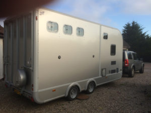 horse trailer towing service